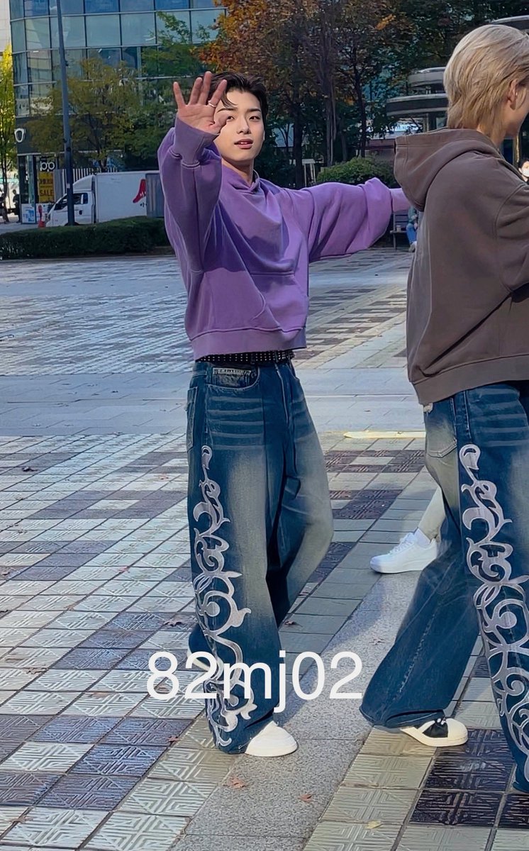 82mj02's tweet photo. 241102 쇼!음악중심 미니팬미팅
💜💙
#82MAJOR #김도균 #황성빈 https://t.co/pdUXZb98GY