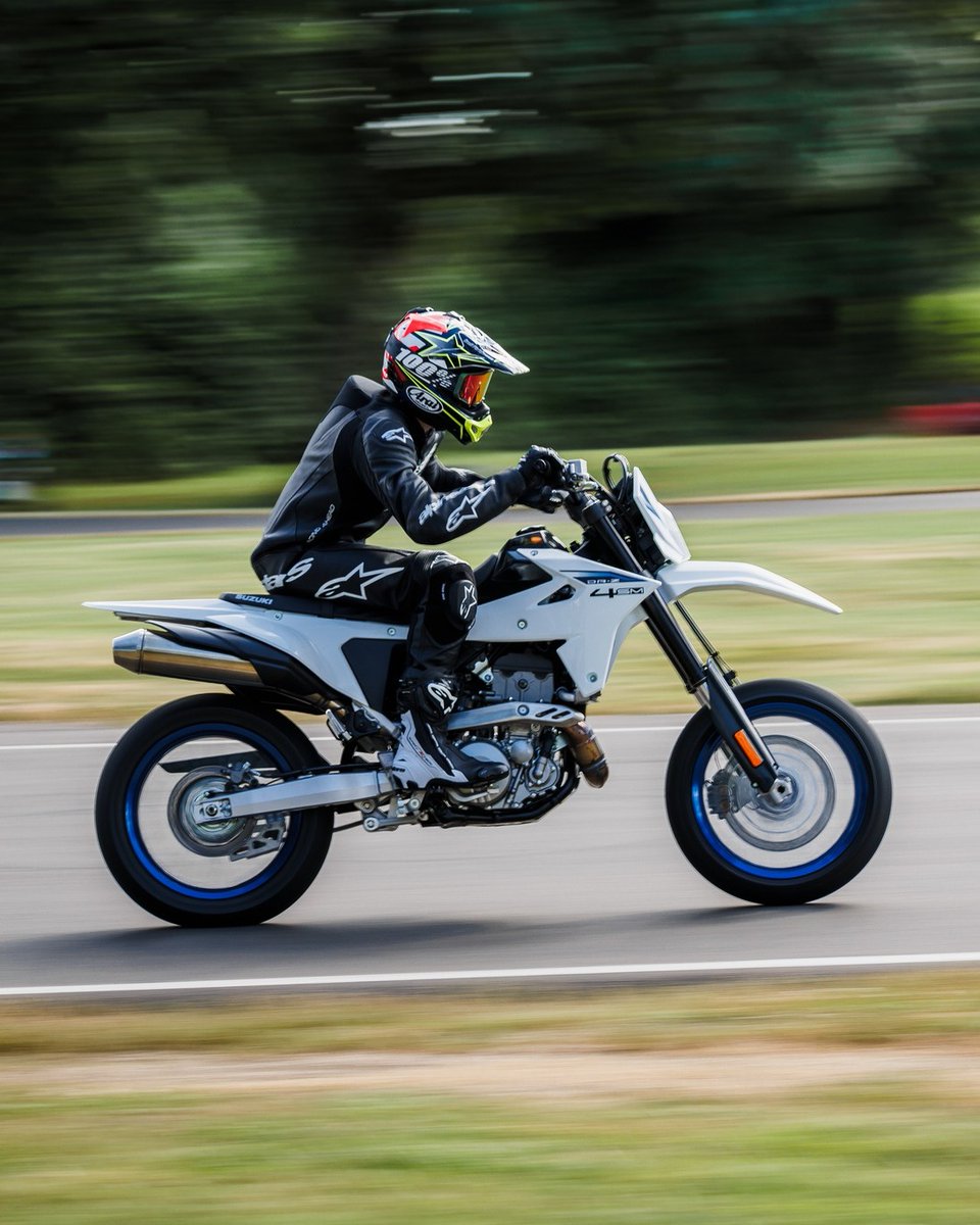 BridgeExeter's tweet image. Suzuki has just launched their all-new DR-Z4S and DR-Z4SM models—your world, your playground!

With a brand-new engine, fresh colours, and an updated chassis, these bikes are ready to tackle any world you choose.

Learn more here: bit.ly/3UE29nn
#Suzuki #DRZ4S #DRZ4SM
