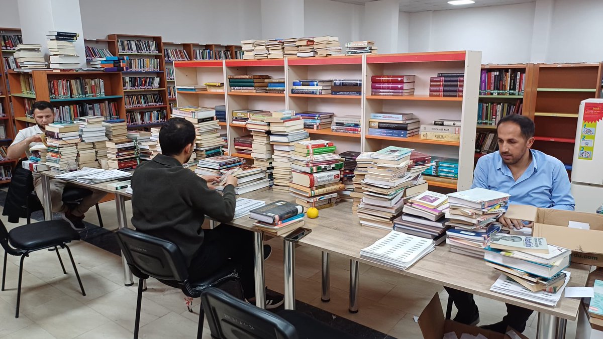 hakkarikutup's tweet photo. Yıpranan etiketlerin yenilenmesi tüm hızıyla devam ediyor
@TCKulturTurizm @MehmetNuriErsoy @alicelik_64 @HakkariValiligi @KTBKYGM @etkinkutuphane @idrisagacanoglu @evrensarigul https://t.co/biqvX1OCFC