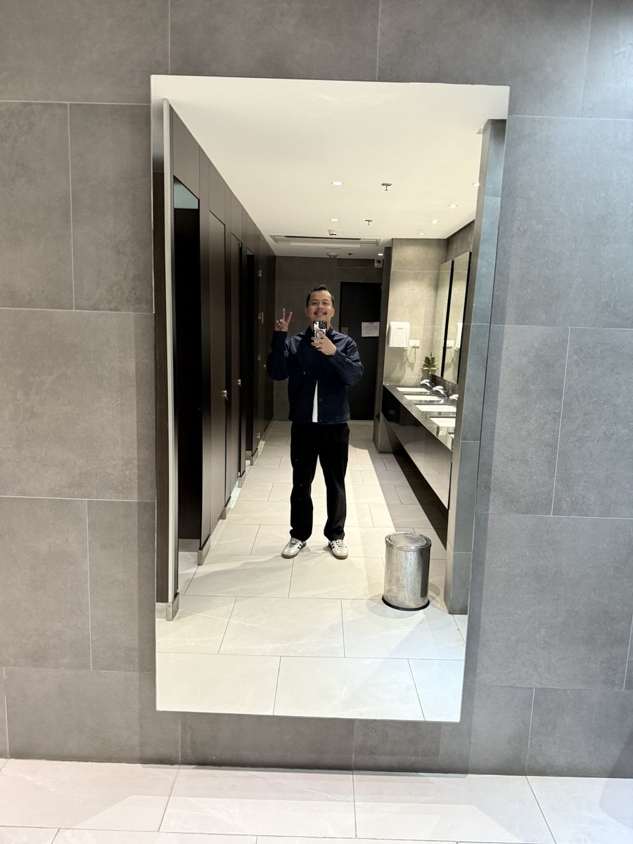osomivan's tweet photo. Melb Cup fit https://t.co/ISAg2moV21