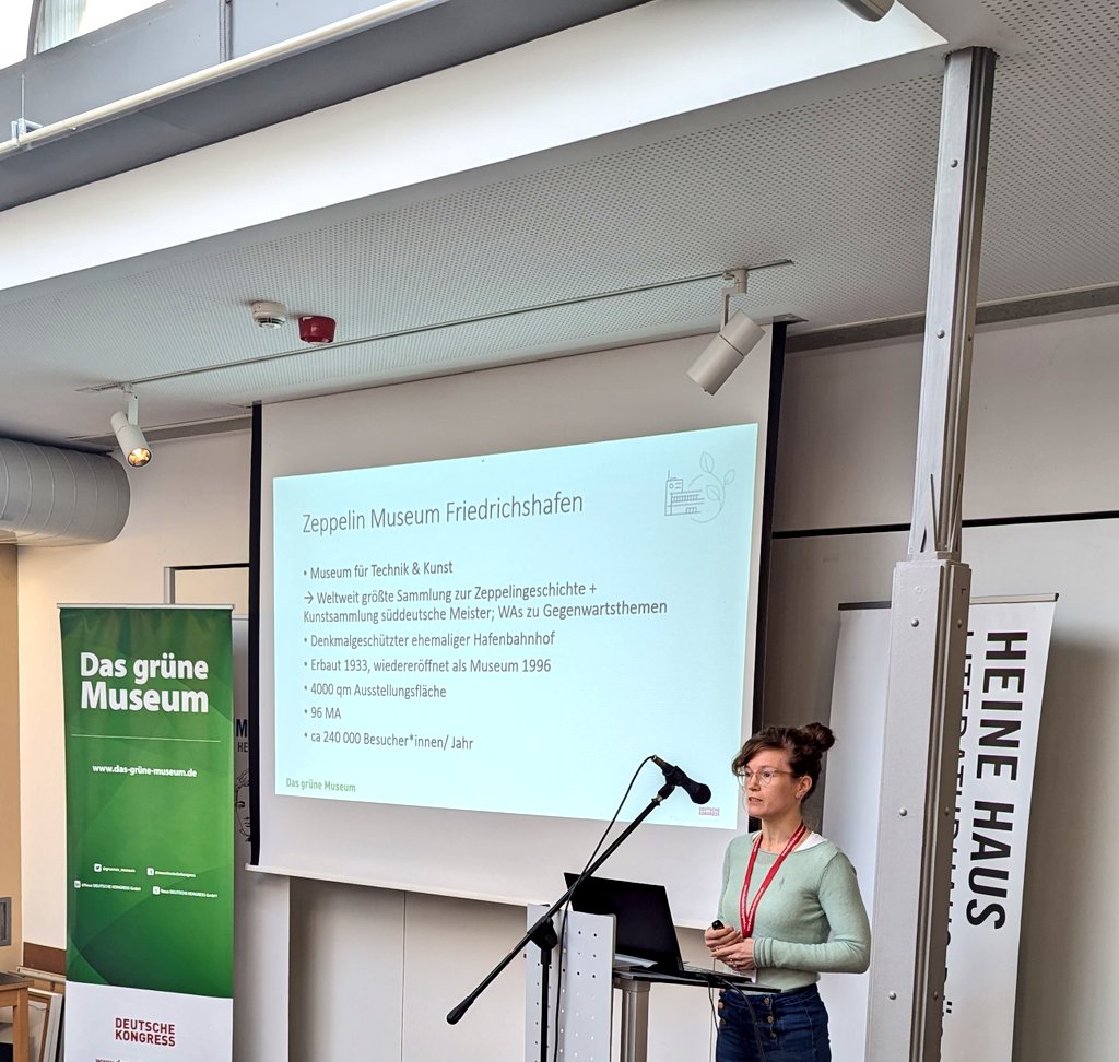 Vom schönen Bodensee bis hin nach Düsseldorf: Frauke Stengel vom <a href="/ZeppelinMuseum/">Zeppelin Museum</a> zeigt, wie #Nachhaltigkeit im Alltag umgesetzt wird – von der #Klimabilanz bis zur Strategie. Ein Game Changer dank Fonds Zero! #dasgrünemuseum #museum #kukturerbe #ndk #dgm