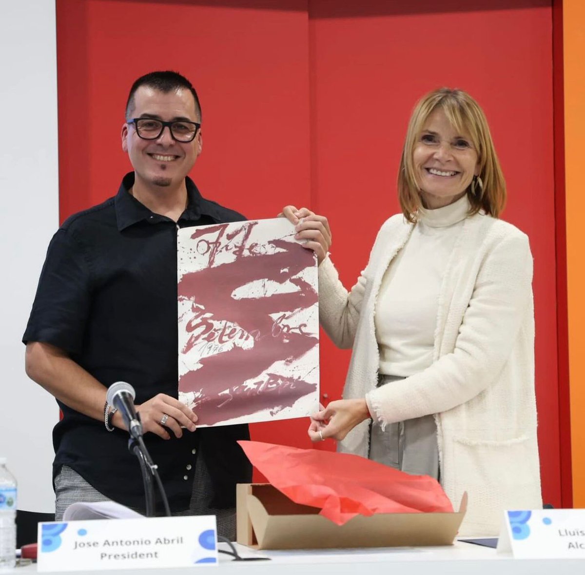 El passat 11 d'octubre la nostra entitat va celebrar el seu 20 aniversari. Vint anys coeducant a infants de la nostra localitat i de rodalia. Moltes gràcies a totes les persones assistents. Per 20 anys més... <a href="/SantboiTu/">Sant Boi & Tu</a> <a href="/AjSantBoi/">Ajuntament Sant Boi</a> <a href="/LluisaMoretSabi/">Lluïsa Moret Sabidó</a>