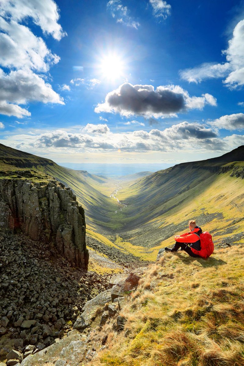 countrywalking's tweet photo. High Cup Nick offers one of the grandest windows into our glacial past. Situated in the Northern Pennines along the Pennine Way, you can head there yourself from the Cumbrian villages of Dufton or Murton https://t.co/t2NnrfETV2

Photo: Tom Bailey https://t.co/96Tmp4rhVG