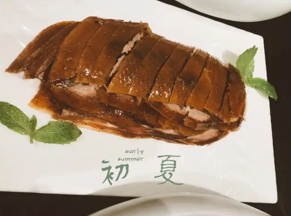 schk_ff's tweet photo. 7号飞北京，想去体验一下北京的大董烤鸭，据说很顶，要是不需要排队那可就太好啦~ https://t.co/xZ74AeliDc