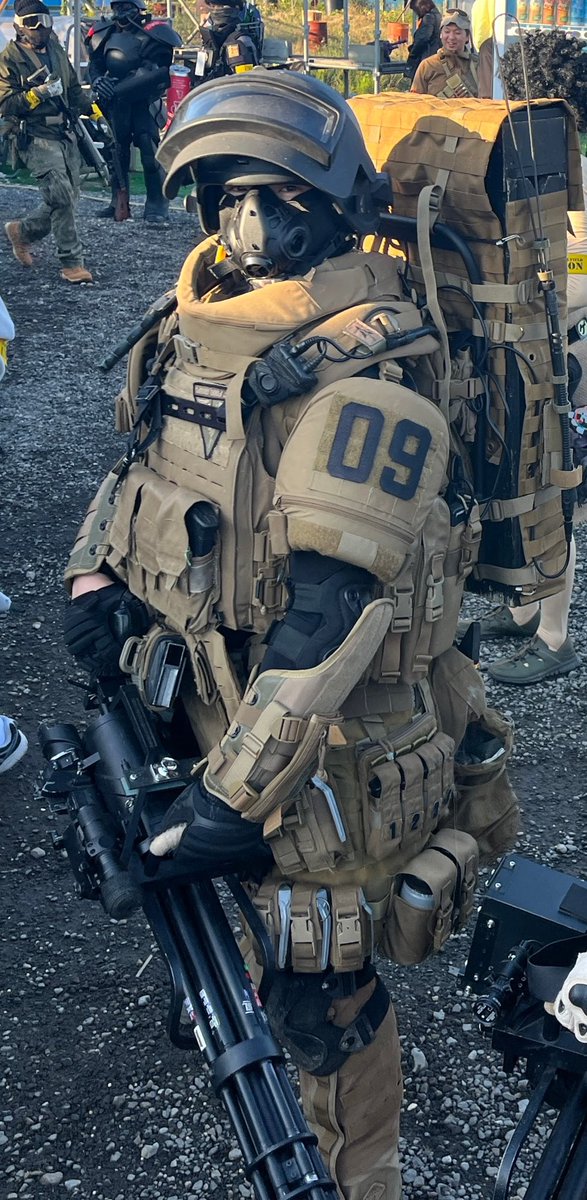 roisin0078's tweet image. #11月になったのでフォロワーさんに自己紹介しようぜ

サバゲーマーです

ジャガーノートさん、ジャガノさん、ミニガンの人、等と呼ばれる事が多くなりました

ミニガンが大好きで、それに似合う格好を。と、思って盛っていったらこうなりました…