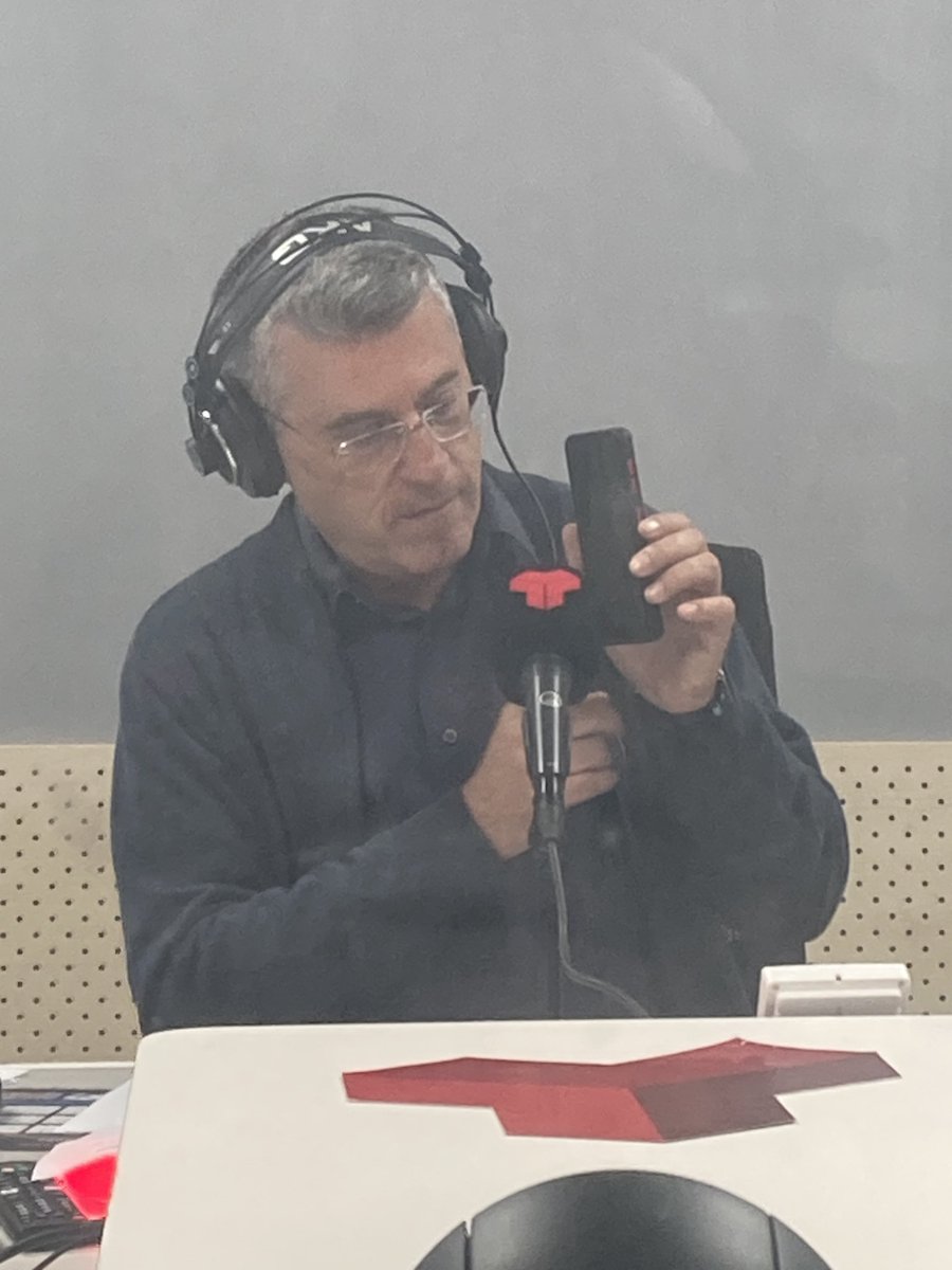 Una avaria de #Movistar deixa milers d'usuaris sense internet i sense poder trucar. A <a href="/CanalTerrassa/">Canal Terrassa</a> <a href="/RadioMTerrassa/">Ràdio Municipal de Terrassa</a> busquem solucions per poder connectar on faci falta (connexió amb el Racc). Una imatge val més que mil paraules