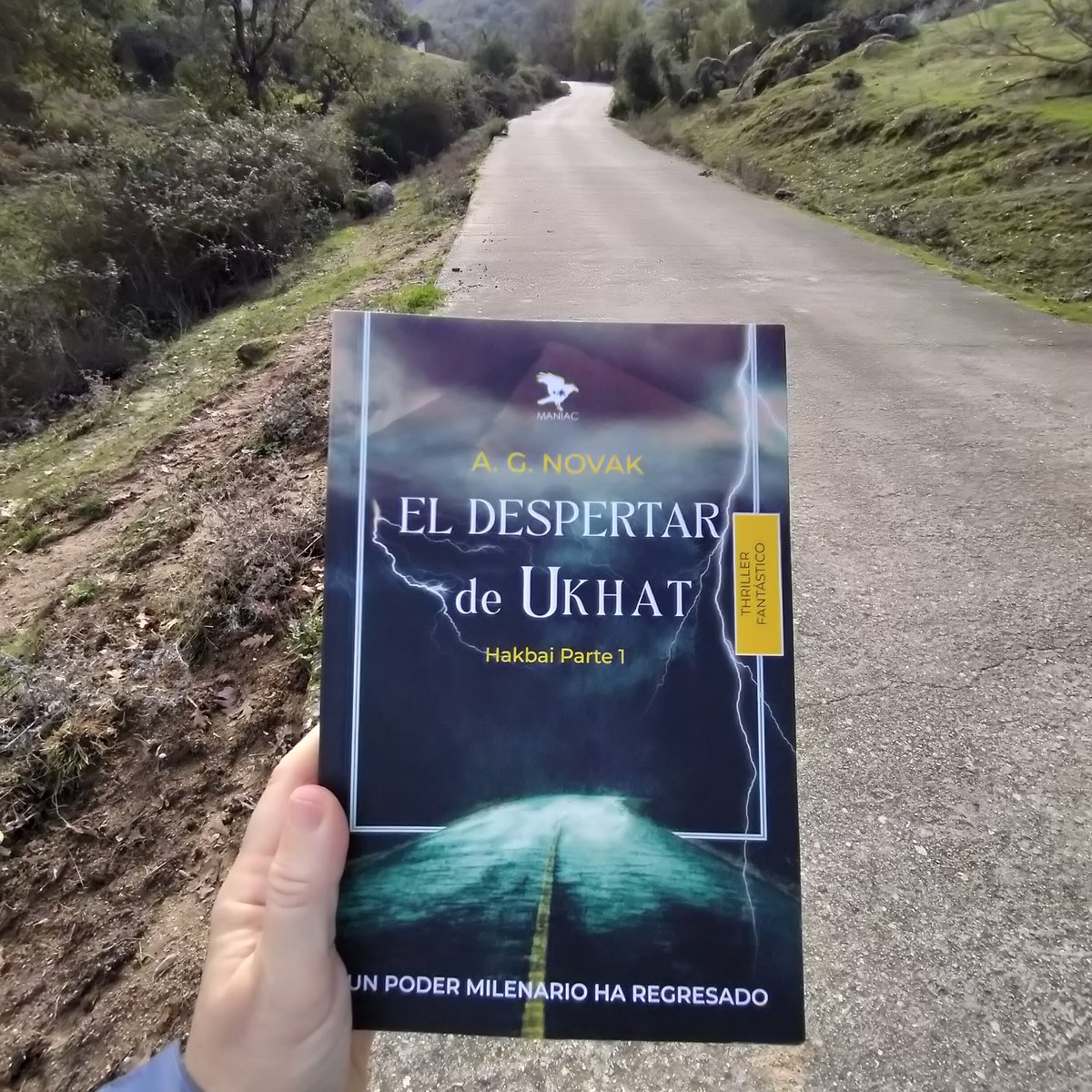 GemmaGarciaVeig's tweet image. Nueva lectura #EldespertardeUkhat de #AGNovak 👏🏻👏🏻👏🏻

Gracias a @BabelioEspanol por el proyecto #MasaCrítica y a la editorial @maniacediciones por la oportunidad de su lectura 📚

En breve aquí ❤️

#gemmaentrelecturas