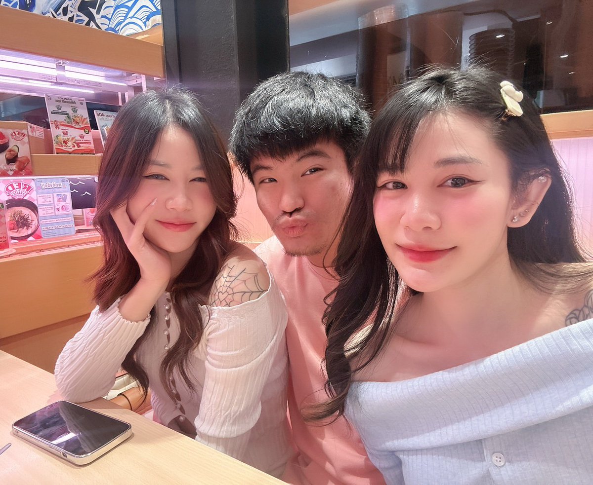 คืนนี้กินข้าว เหมาสอง อิ่มๆ จุกๆ
<a href="/accpeachy_/">🌷 𝑌𝑎𝑖 𝑃𝑒𝑎𝑐ℎ ยัยωีજ ✿ ⋆｡</a> กับ <a href="/candyyming_/">𝑪𝒂𝒏𝒅𝒚 ✨</a>
:3