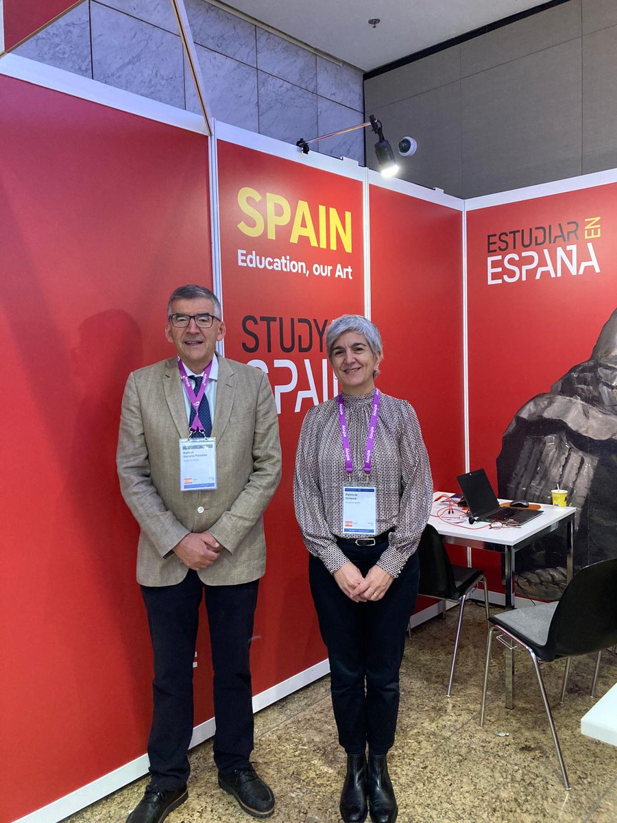 edu_deu's tweet photo. 📌 La Consejería y el #SEPIE hoy en #ICEFBerlin para informar y dar apoyo a todas las personas interesadas en estudiar en España.
👥️ 2500 personas delegadas
🌍 120 países
#AcciónEducativaExterior #ViveElExterior #ICEF
#studyabroad https://t.co/VYtByFBvNC