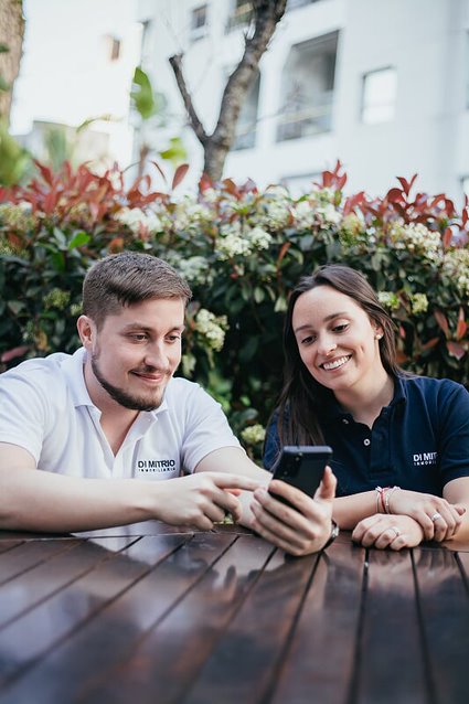 DiMitrio_Inmob's tweet photo. Sofi y Nacho crecieron entre historias de la mano de su abuelo Nicolas - fundador de Di Mitrio Inmobiliaria - y su papa Marcelo 🤝.Hoy, como hermanos y corredores inmobiliarios, llevan adelante la empresa familiar con la misma pasión y compromiso. #Nuestrahistoria https://t.co/16OhUMEK20
