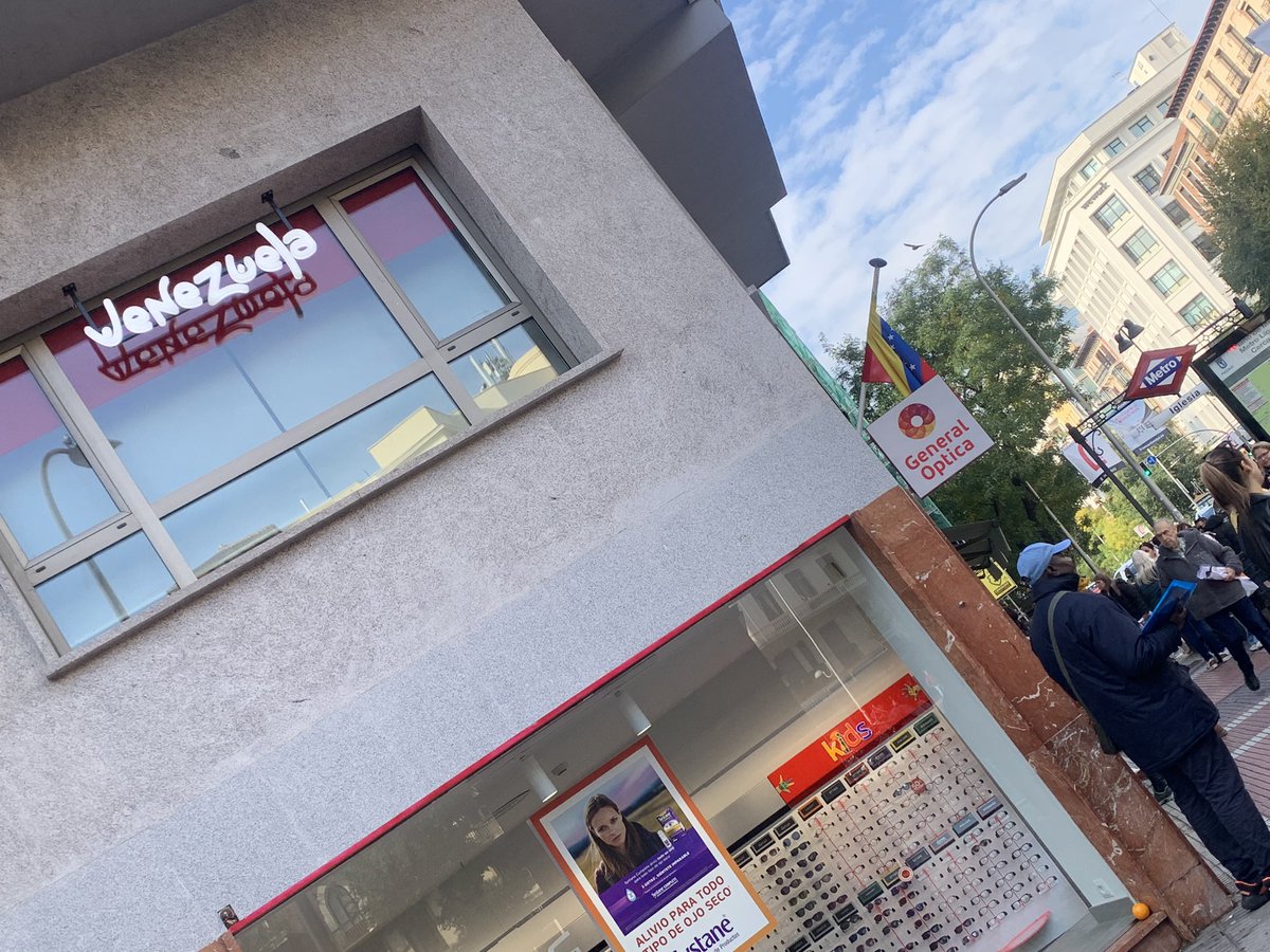 Excelente servicio de <a href="/ConsVEMadrid/">Venezuela en Madrid</a> … rápidos y amables. Lo único que no entenderé es por qué cobran €60 por cada trámite que les toma 15 minutos.  En fin… Gracias por el buen trato 💛 

#Madrid #ConsuladoVenezuelaEnMadrid #VenezolanosEnMadrid