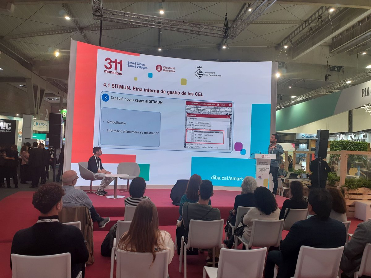 En David Martínez de la <a href="/diba/">Diputació de Barcelona</a> amb Àlex Espejo i Marta Vidal de <a href="/santperederibes/">Sant Pere de Ribes</a>, presenta a l’#SCEWC24 com el #SITMUNDiba pot ajudar a gestionar  les comunitats energètiques locals (CEL) municipals.
#SitmunDiba #som311 #ODSDiba <a href="/SmartCityexpo/">Smart City Expo World Congress</a>