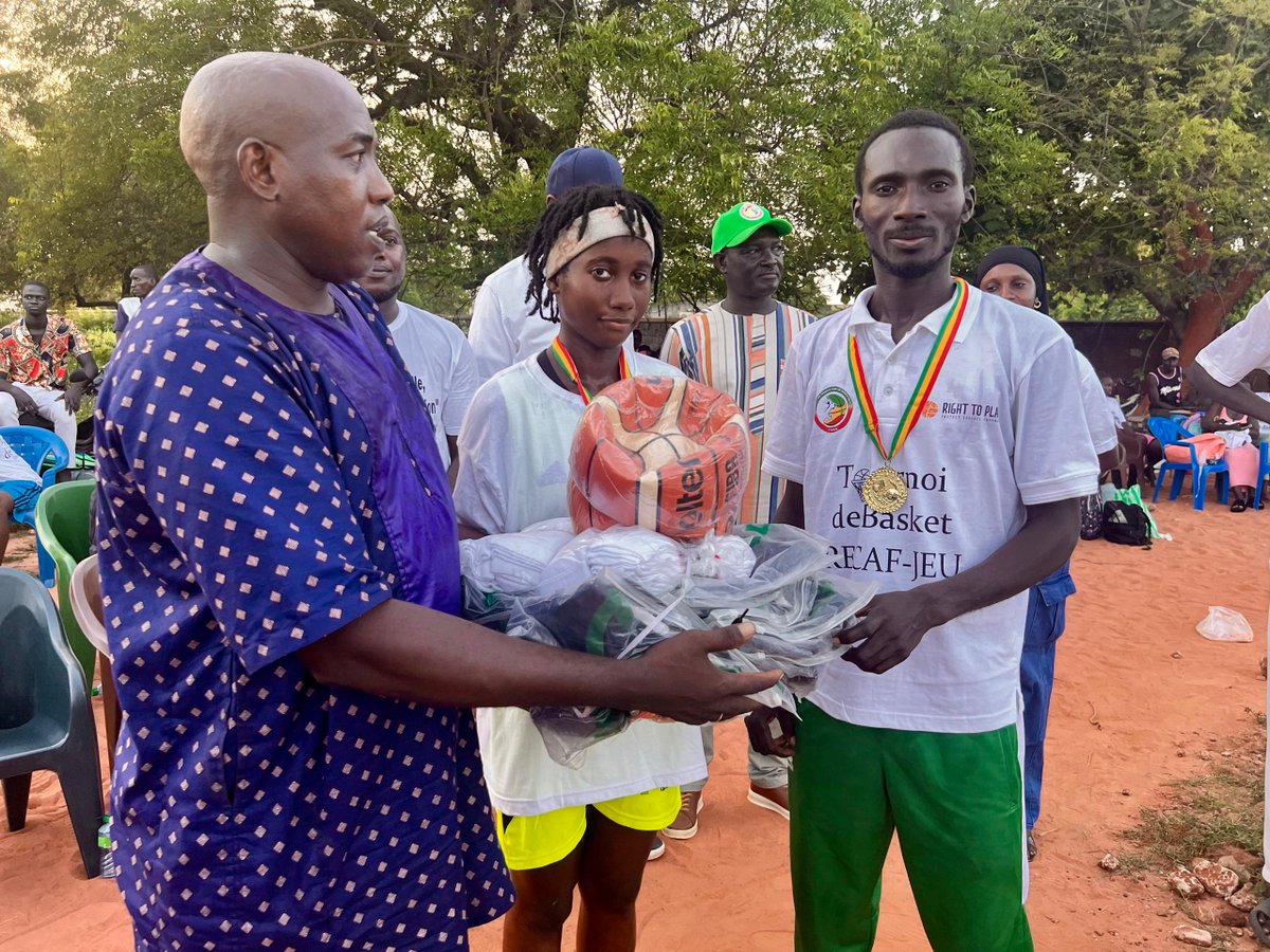 La finale des équipes féminines de basketball s'est tenue ce week-end à Sédhiou. 

Ces adolescentes ont démontré leur talent et leur volonté d'être championnes dans le sport de leur choix.

Merci au <a href="/DevCanada/">Développement Canada</a> de soutenir les filles de la Casamance à travers le projet Recaf-Jeu.