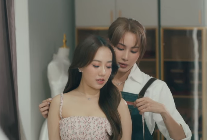 GlThinker's tweet image. [#LuxMulan x MV]

Lux Sulax and Mulan are starring as a couple in La Moon's new MV Blooming Heart.

I would personally give a LIMB for them to star in a #ThaiGL together. I hope someone makes this possible.

#luxsulax #mulanss

🌕: youtube.com/watch?v=8eC2c-…