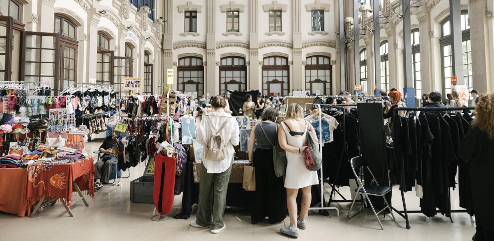 “El Flea Market Barcelona recoge firmas para volver a tener una ubicación fija en Barcelona.”

Leer más en <a href="/LaVanguardia/">La Vanguardia</a> 

lavanguardia.com/local/barcelon…