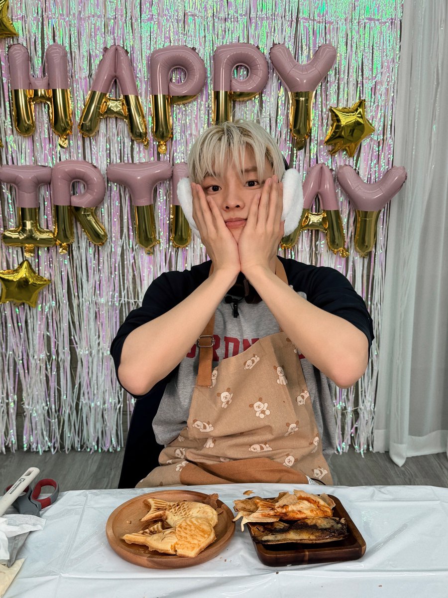 [📸] HBD to Q🎂 청년 창업 실패..💥 앞으로 붕어빵은 사 먹을게요🥲 하지만 더비들과 소통하며 즐겁게 만들어서 기분 좋은 생일이었답니다💕

#THEBOYZ #더보이즈
#Q #큐