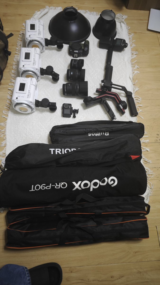 一开始只觉得手机拍的不清晰来着，后来东西好像越来越多