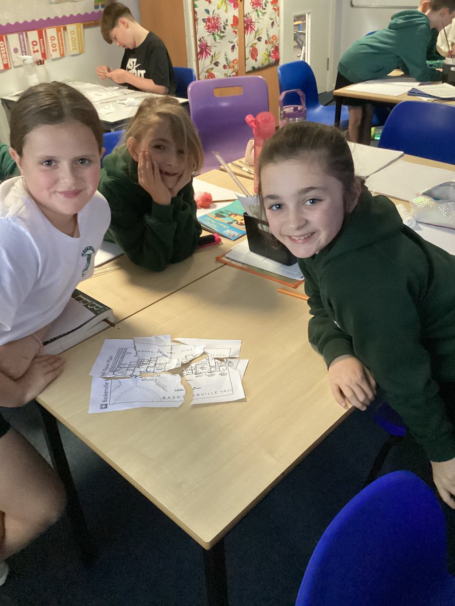 greenleasps's tweet photo. Year 5/6 are getting fully immersed into their new text, acting as detectives #english #reading #mystery #thriller #makinglinks #makingpredictions #reflection https://t.co/6IgJ5fe9rU