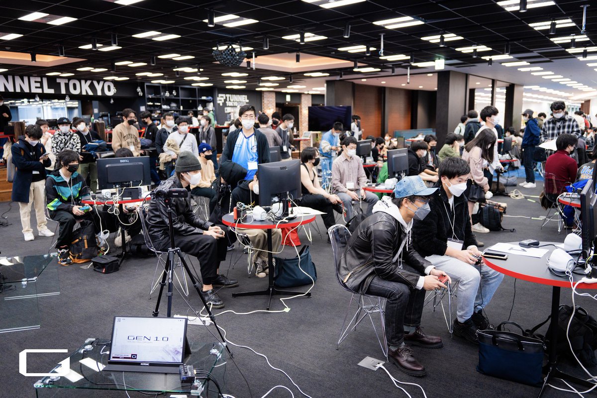 Gen_SSB's tweet image. 【Genに行きたくなる告知】
東京都大崎駅から徒歩5分の「TUNNEL TOKYO」にて開催される大会Genは、真剣な競技と遊びを追求するコミュニティです。
規模は192人、飲食自由でケータリングも手配予定です！
初参加歓迎😺👍

📝申請フォーム
start.gg/gen-3-0