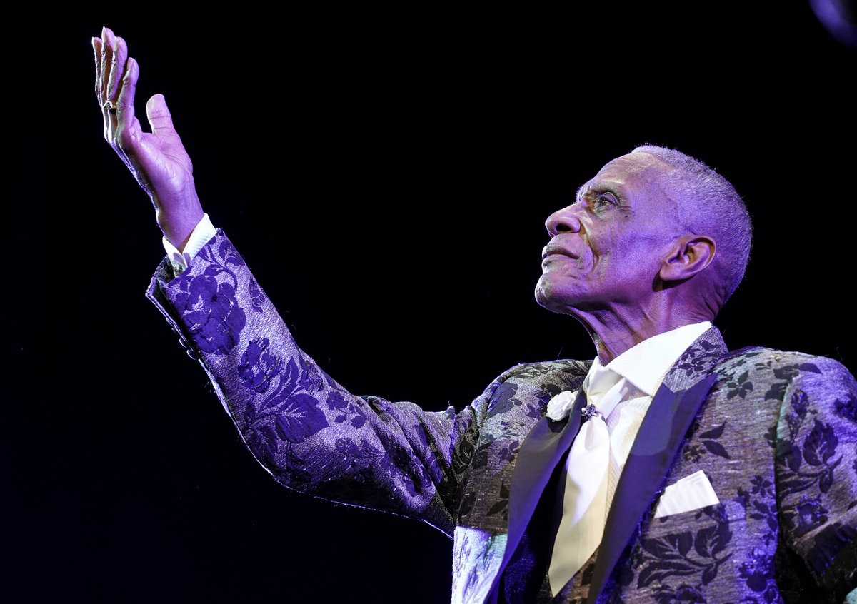 soul_bag_mag's tweet image. [live report] @RealStylistics, Théâtre du Gymnase Marie Bell, Paris
Un concert court – environ une heure dix tout compris – mais sans faiblesse, et le groupe peut prolonger le moment en serrant longuement les mains d’un public totalement conquis.
🔗 soulbag.fr/the-stylistics…