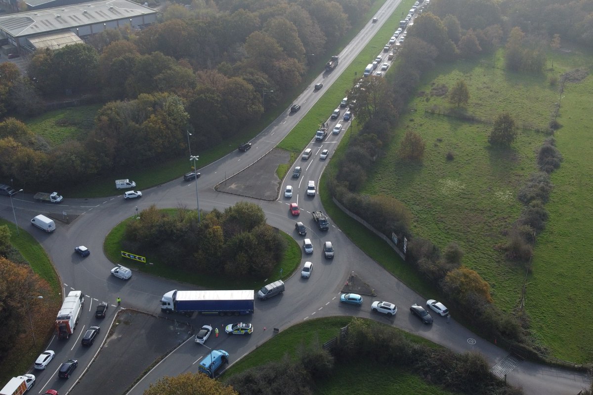 EchoDan11's tweet image. #Hailsham #A22 Northbound at Diplocks Roundabout - Closed due to a hazardous substance on the carriageway. @SussexTW @HailshamNews @brightonargus @BBCSussex
