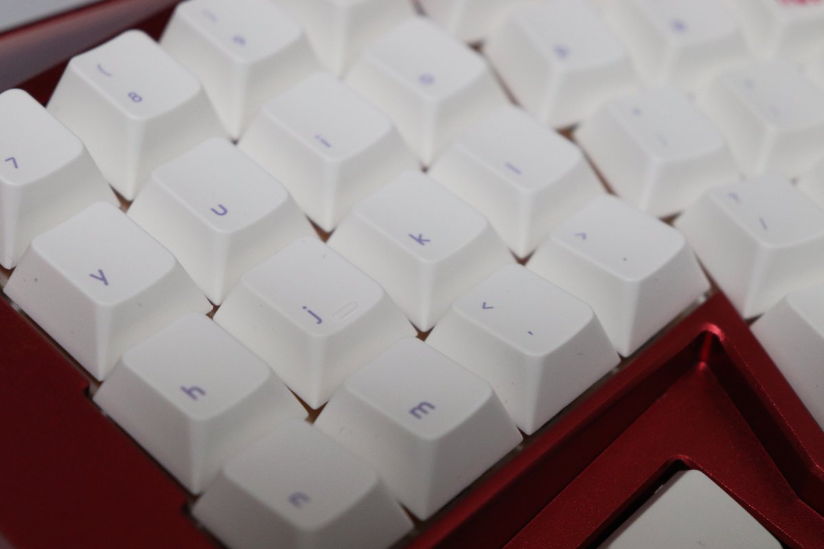 kirinsha_keycap's tweet photo. 展示ではYUZU keycaps で注文したものをNaked64SF V3 proto2に載せていました✨
"ennui"の名称で呼んでいます😊かなり細い線でも印刷できるみたいです🤔すごい
※アイコンはshigureni free illust（https://t.co/CI5Kxsovlh / @sgrn4902 ）さんのものを許諾を得て使用させていただいています※
#天キー https://t.co/Z9fzauDNsI