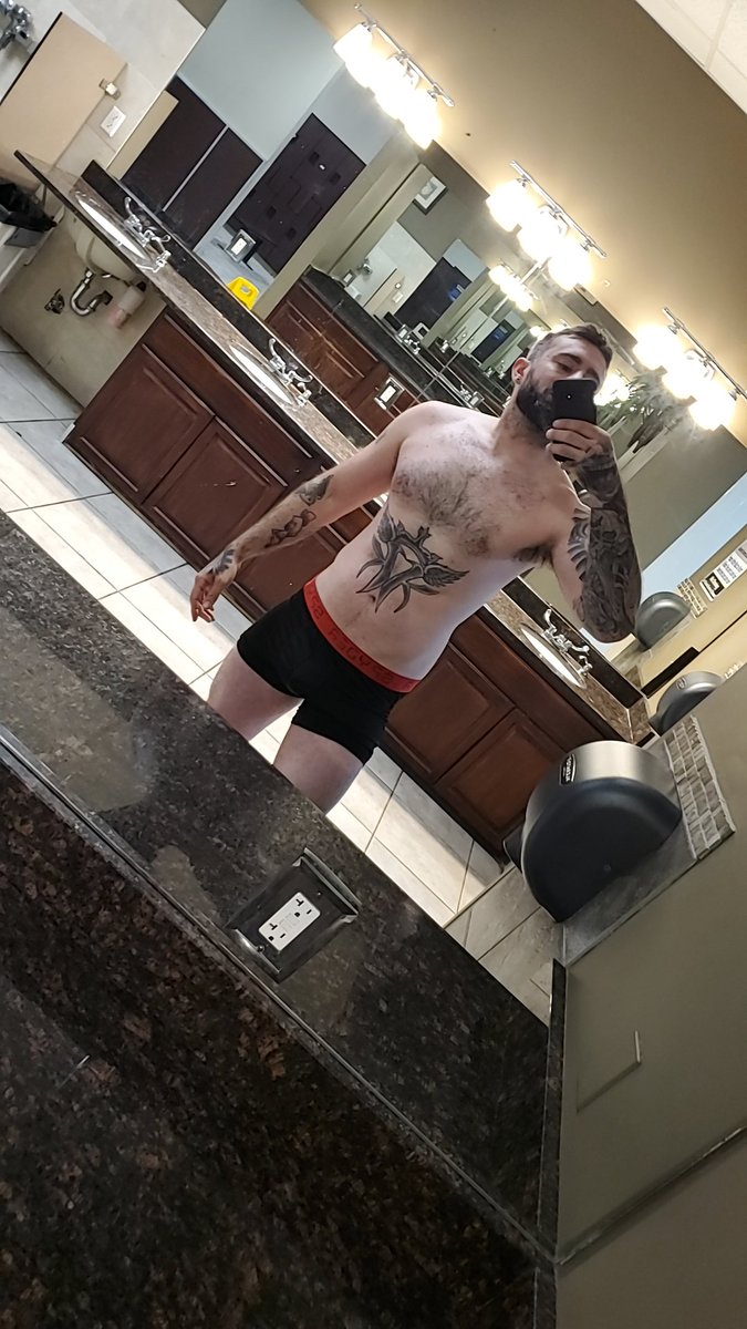 Happy Tuesday ❤️ 😊 

onlyfans.com/wally_west603