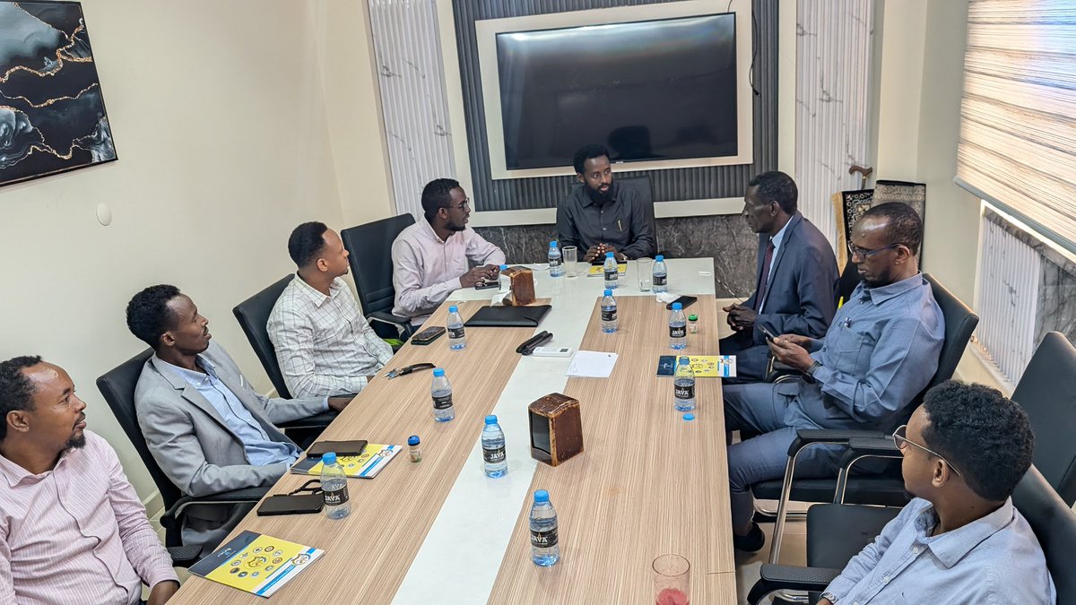 InaYarow01's tweet photo. It's been an honor and historic to welcome Comrade #Collins Oyuu, #KNUT Sec. General to Somalia ,where he met the Somali national union of Teachers.
Mr. Collins led a delegation from Federation of East Africa Teacher's Unions (FEATU) to assess #SONUT's capacity to join FEATU. https://t.co/ghjEQOYIFO