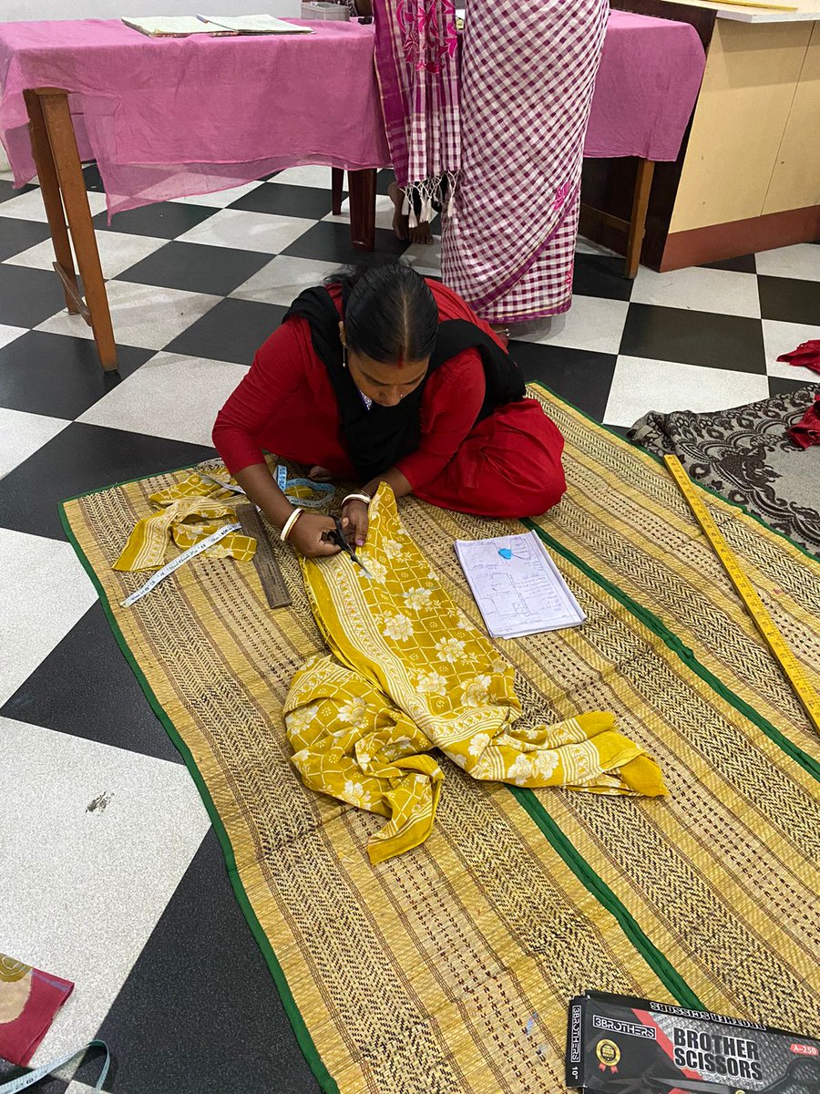 PBSSD_Howrah's tweet image. Glimpses of Self Employed Tailoring course at Arbina Training Centre, (Sankrail - Block) under Utkarsh Bangla Howrah scheme.  
..    

..  
#utkarshbanglahowrah #skilldevelopmenttraining #textileproduction