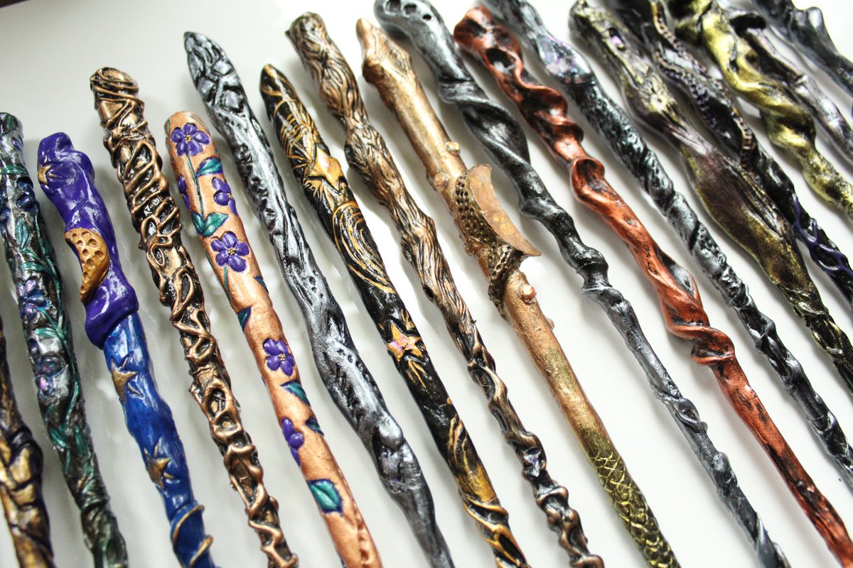 T3_Q1tv's tweet image. Итак, уже ноябрь, а значит пора готовится к праздникам! Поэтому я надеюсь на магию Твиттера и устраиваю розыгрыш волшебной палочки ручной работы. 🥳🎉

С тебя – ретвит+подписка ✅
С меня – палочка, сделанная с особой любовью 💖✨

Твиттер, прошу, распространяйте волшебство! 🧙🏻‍♀️