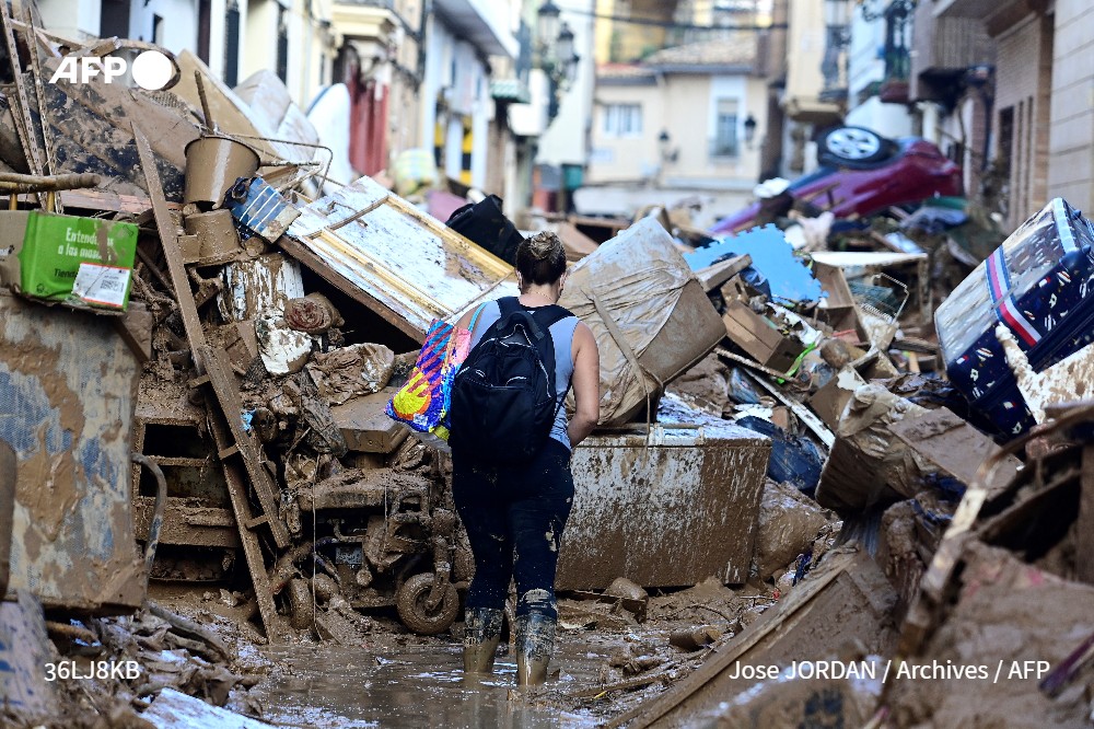 afpfr's tweet photo. 🇪🇸 Le Premier ministre espagnol Pedro Sánchez a annoncé mardi un premier plan d'urgence de 10,6 milliards d'euros pour venir en aide aux habitants et entreprises affectés par les inondations historiques et meurtrières qui ont ravagé le sud-est du pays #AFP https://t.co/GGzRGxppvW