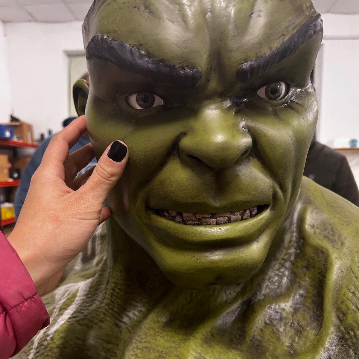 ¿Qué os parece este Hulk a tamaño real? Escultura de cuerpo completo de Hulk hecha por nuestro amigo Rafa. Muchos kilos de filamento y muchas horas de pintura para recrear a este superhéroe! #leon3d #3d #impresion3d #hulk #superheroe #filamento3d #3dprinting