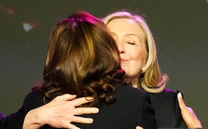 ThirdWayLib's tweet photo. Between her runs, Hillary Clinton put 100 million+ cracks in that highest, hardest glass ceiling 

Today, Kamala Harris will shatter it once and for all https://t.co/9LesFcyTfT