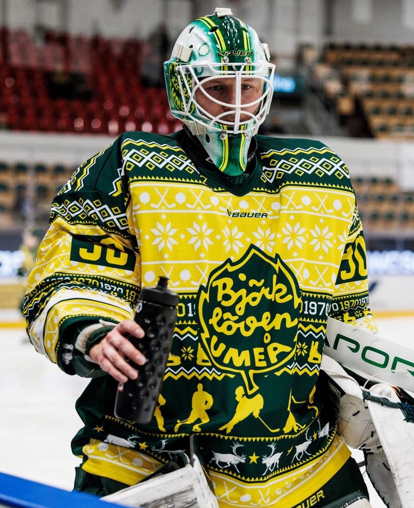 Got to love those christmas jerseys 😍