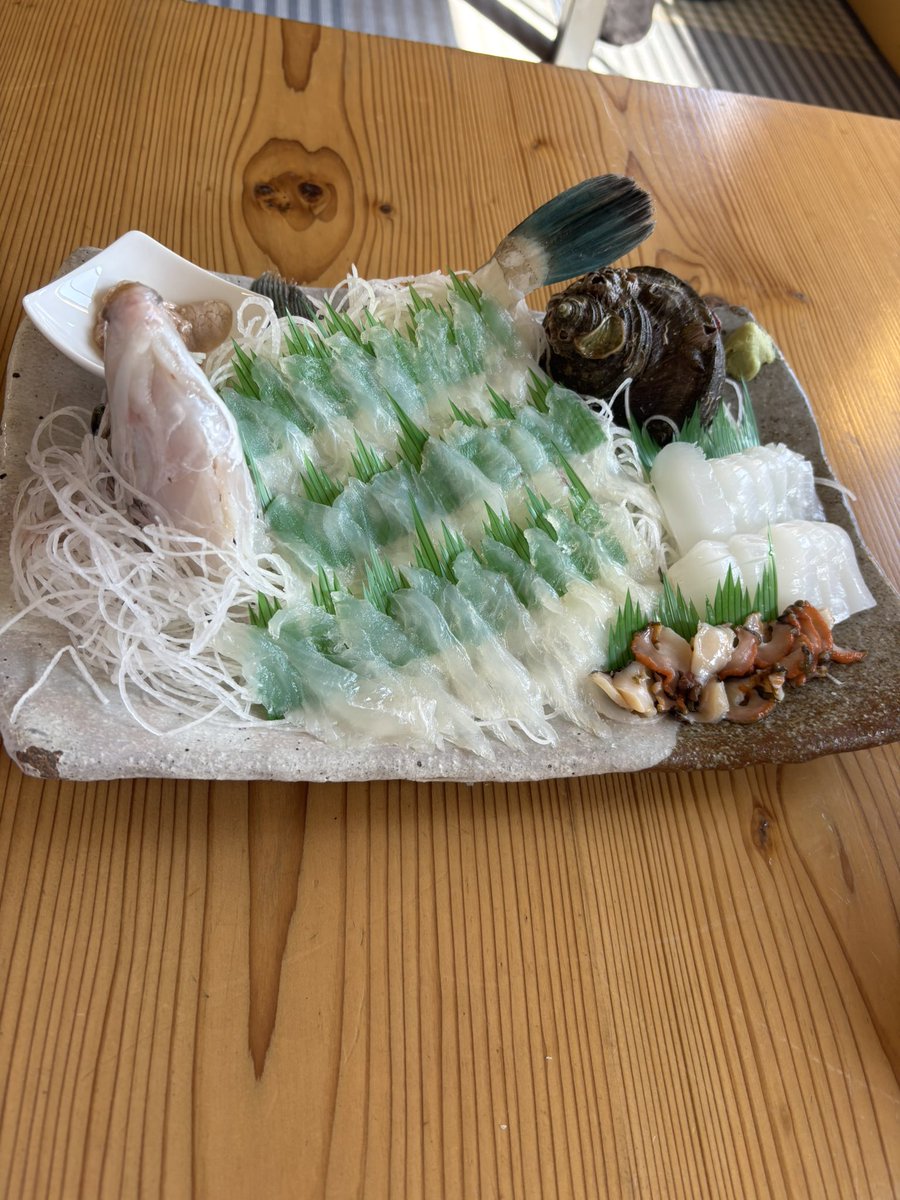 お疲れ様です！
三連休は四国へ🚃
おいしいご飯がいっぱいあり食旅行を楽しみました^_^🍺🍣

今年も残すところあと2ヶ月...
やり残したことがないように日々取り組んでいきます🔥

今週もよろしくお願いします！