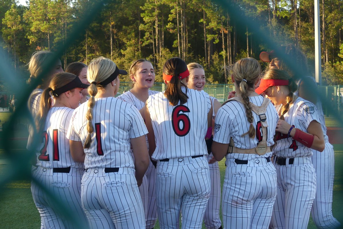 Well this past weekend didn't go as planned at the PGF show me the money tournament. But we're proud of our Firecrackers and the way they went out to compete with a team batting avg of .385, Team OBP of .452 and a OPS of a .975 great job ladies. Let's continue the hard work.🧨🧨