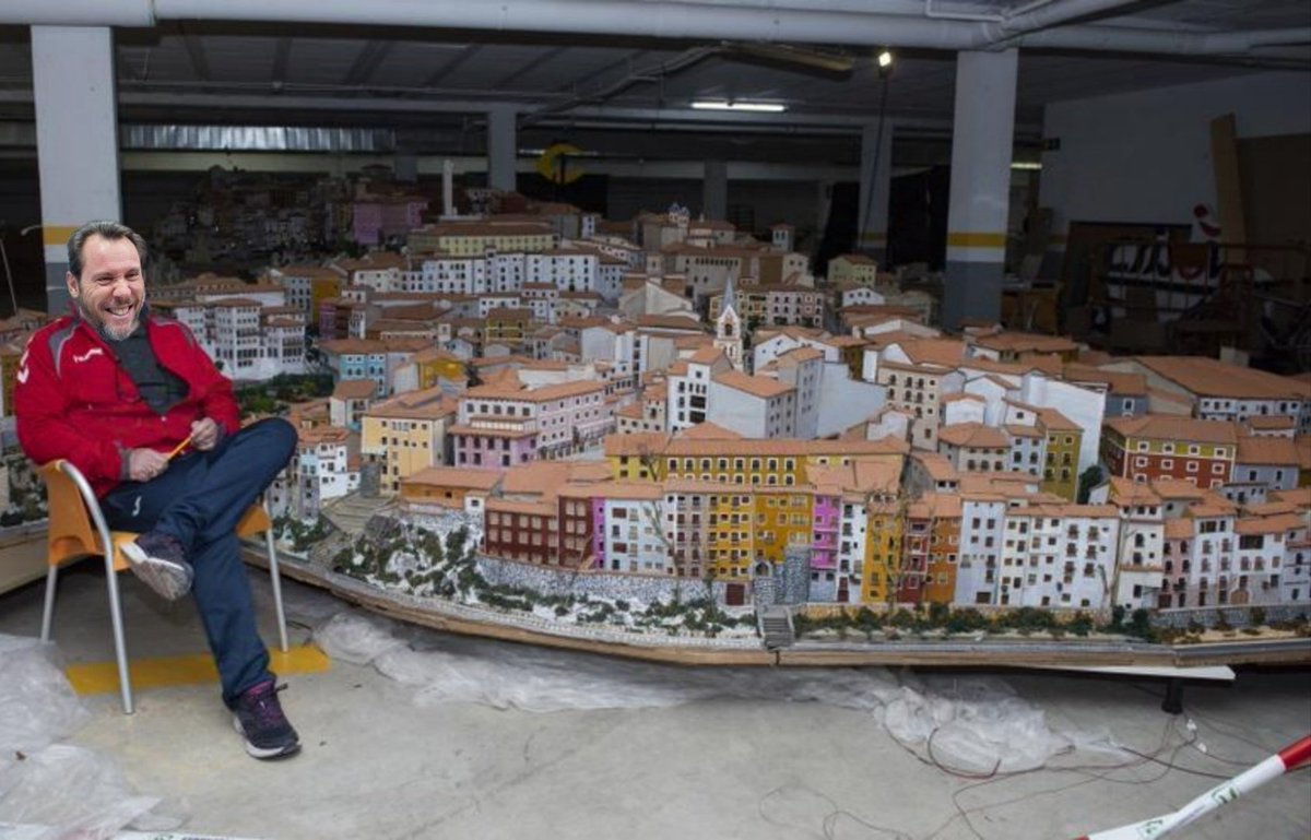 Runnercervecero's tweet image. Domingo, 23:00h :

Hija de Óscar Puente: "Papi, se me olvidó decirte, tengo que hacer para mañana una maqueta de una ciudad"

23:30h :