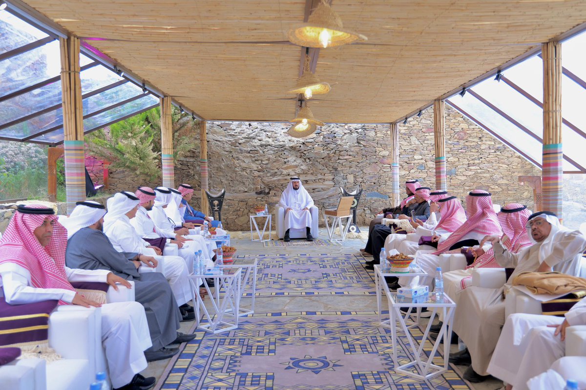 emartasir's tweet photo. كما شملت الجولة حضور وكيل إمارة الجوف الأستاذ حسين آل سلطان، اجتماع المشهد الحضري المنعقد في قصور أبو سراح التاريخية بقرية العزيزة، ولقاء عدد من رجال الأعمال في عسير. https://t.co/4iEHISfvJL