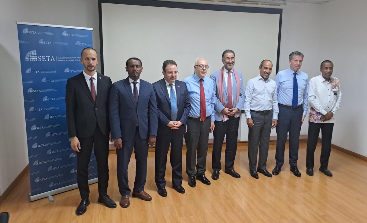 setavakfi's tweet photo. Panelimiz gelecekte Afrika için kritik öneme sahip olan çeşitli konularda tartışma ve söz konusu sorunların çözümüne yönelik Türkiye’nin nasıl katkı sağlayabileceğini değerlendirmek için önümüzdeki dönemde Türkiye’de bir toplantı yapılması niyetini ifade eden dilekler ve teşekkür konuşmaları ile son bulmuştur.
