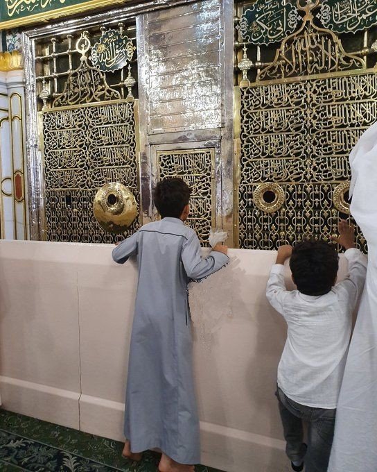 فِدَاکَ اَبِیْ وَاُمّـِیْ وَرُوْحِیْ وَقَلْبِیْ یَاسَیّـِدِیْ یَارَسُوْلَ اللّٰه (ﷺ❤️)