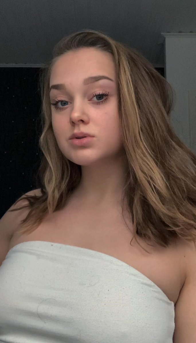 LauraGoddessx's tweet photo. I am your priority, your queen, your only focus https://t.co/B7G9sOF3qQ
