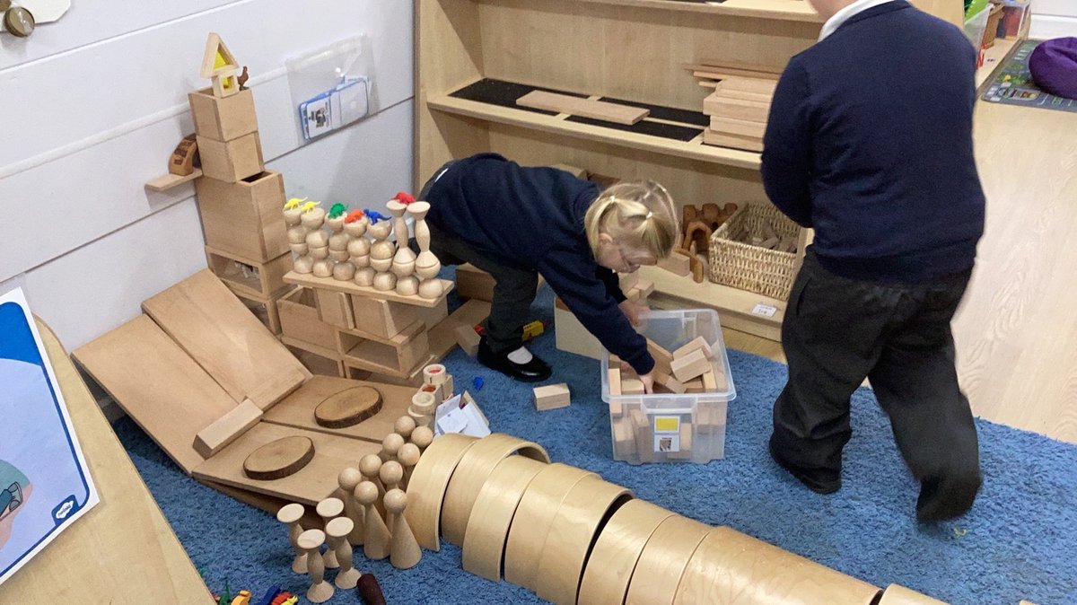 CamblesSchool's tweet photo. Team Pandas have been very busy this morning in the Big bricks. They worked collaboratively and showed off some fantastic counting skills. #CambelsforthEYFS #CambelsforthMaths https://t.co/35PEkyktXM