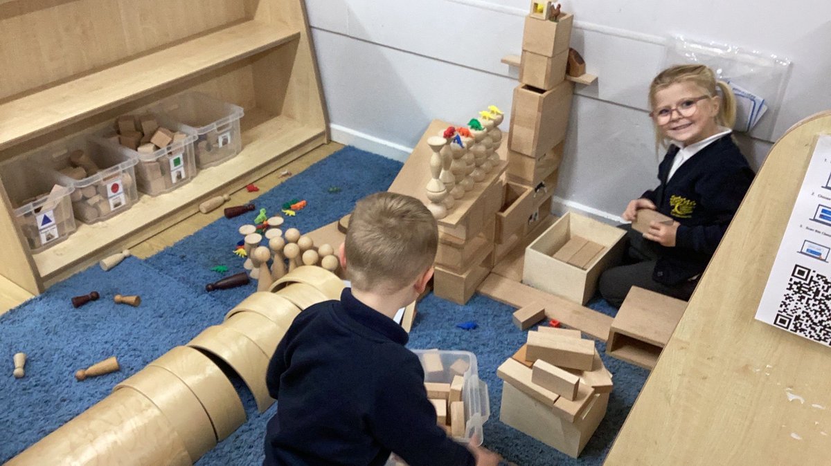 CamblesSchool's tweet photo. Team Pandas have been very busy this morning in the Big bricks. They worked collaboratively and showed off some fantastic counting skills. #CambelsforthEYFS #CambelsforthMaths https://t.co/35PEkyktXM