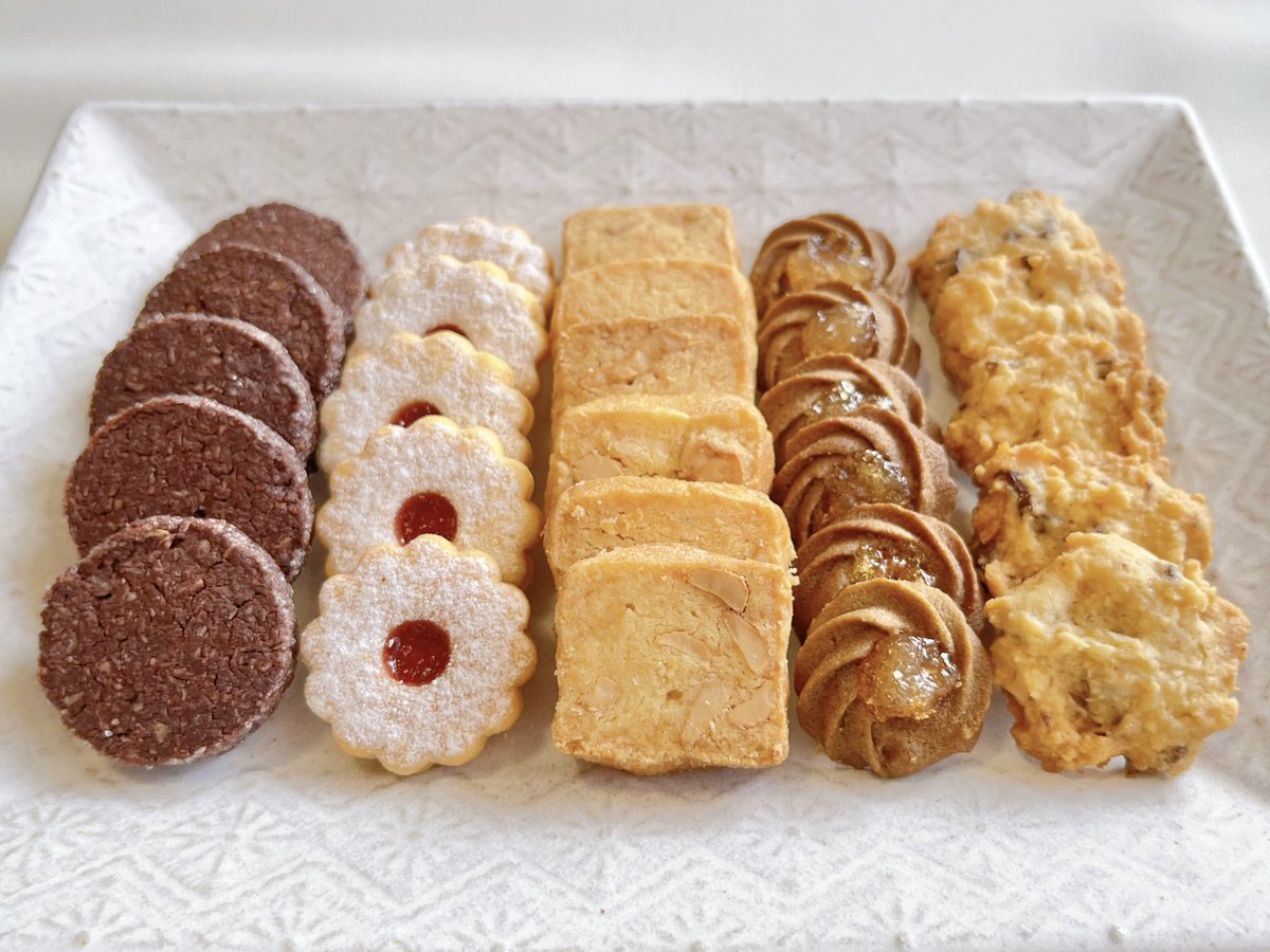 rui_sweets11's tweet photo. クッキー作りに最適な室温は15度〜20度です！
まだ日中暑いこの時期は、型抜きなどの成形作業を夜にするのがオススメ✨昼間に生地仕込み、夜に成形＆焼成するとスムーズです！ https://t.co/Ox0w3EZS2F
