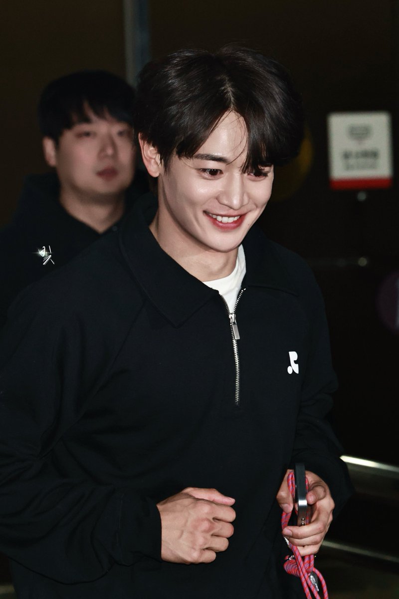 241105 민호 퇴근

#샤이니 #SHINee 
#민호 #MINHO #ミンホ