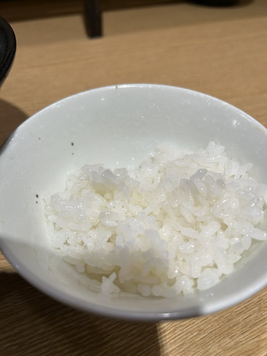 Freedom47905998's tweet photo. 凄く美味しい
限定ラーメン物凄く自分好みでした。
ちなみに半ライス　ラーメン屋さんの
クォリティではないくらいお米が美味しい
久しぶりのラーメン大当たり！

#家系ラーメン　蓮
#ラーメン https://t.co/nElA9EhqRQ