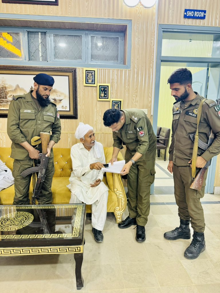 QaswarOsman's tweet photo. Memories❤️; SHO Pahrrianwali, Mandi Bahauddin https://t.co/Tni2UP13HU