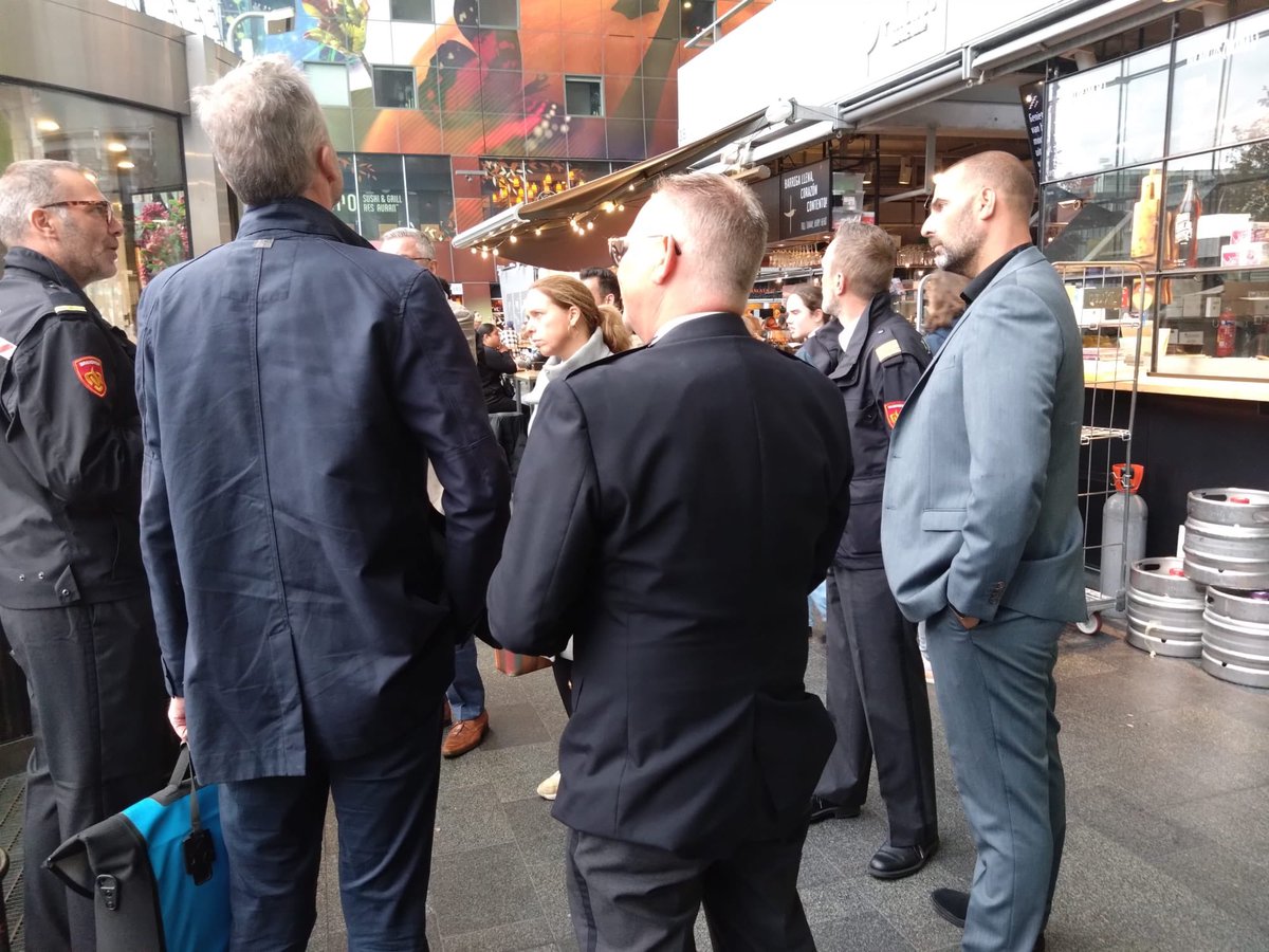 Vorige week hebben collega's van de afdeling RB, onze nieuwe voorzitter Carola Schouten een inkijkje gegeven in het werk van brandpreventie. Vaak minder zichtbaar voor de buitenwereld maar zo belangrijk werk voor ieders veiligheid.