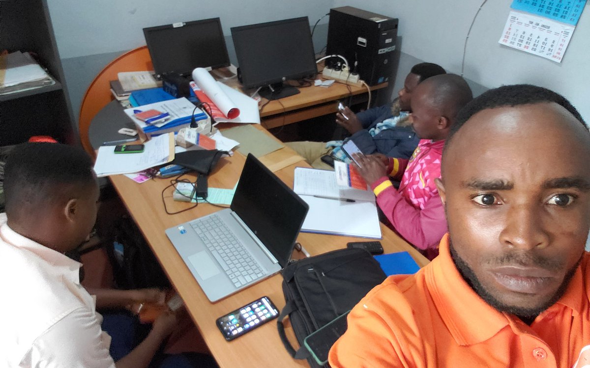 Evaristensanan2's tweet photo. #Karusi @CASHTEL412040 
Twakira uwuserukira igisata co guhanahana amafaranga mubuhinga bushasha Cashtel #Nkeshimana_Pascal 
N'ubuhinga buzimbutse kandi bworohereza umunywanyi. Umuhora arimwo wose.
Harambe #Uburundi_n_abarundi https://t.co/cPZVrVnipy