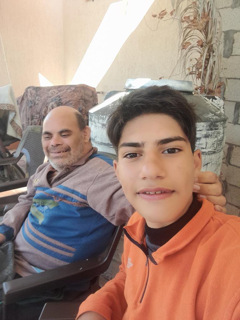 SO0u0o's tweet photo. Help muhannad evacuate by resharing and donating 

https://t.co/kLAa480K92 https://t.co/aGZzh5dAYB